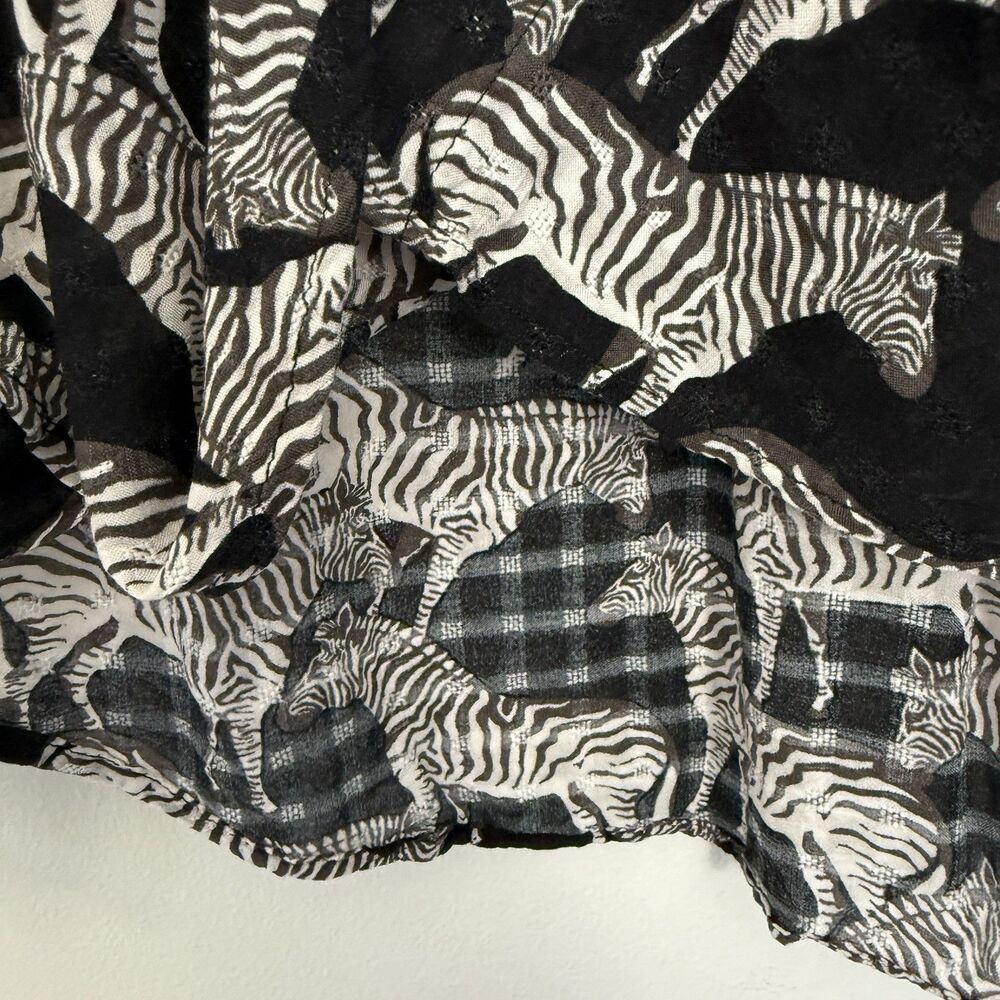 Jane + Delancey Zebra Print Rayon Button Front Blouse Jacquard Weave Sz Medium - Picture 10 of 12